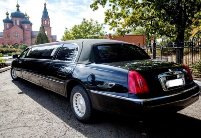 Фото 2 — Lincoln Tawn Car, весільна компанія у місті Київ