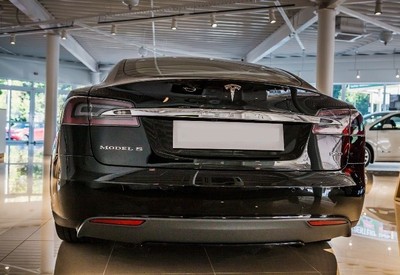 Фото 1 — TESLA Model S90d, весільна компанія у місті Київ