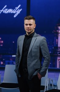 Ведучий Роман Пугач