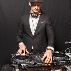 Логотип профілю Андрей DJ WOOFER