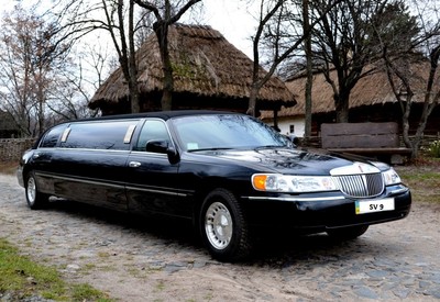Фото 1 — Lincoln Tawn Car, весільна компанія у місті Київ